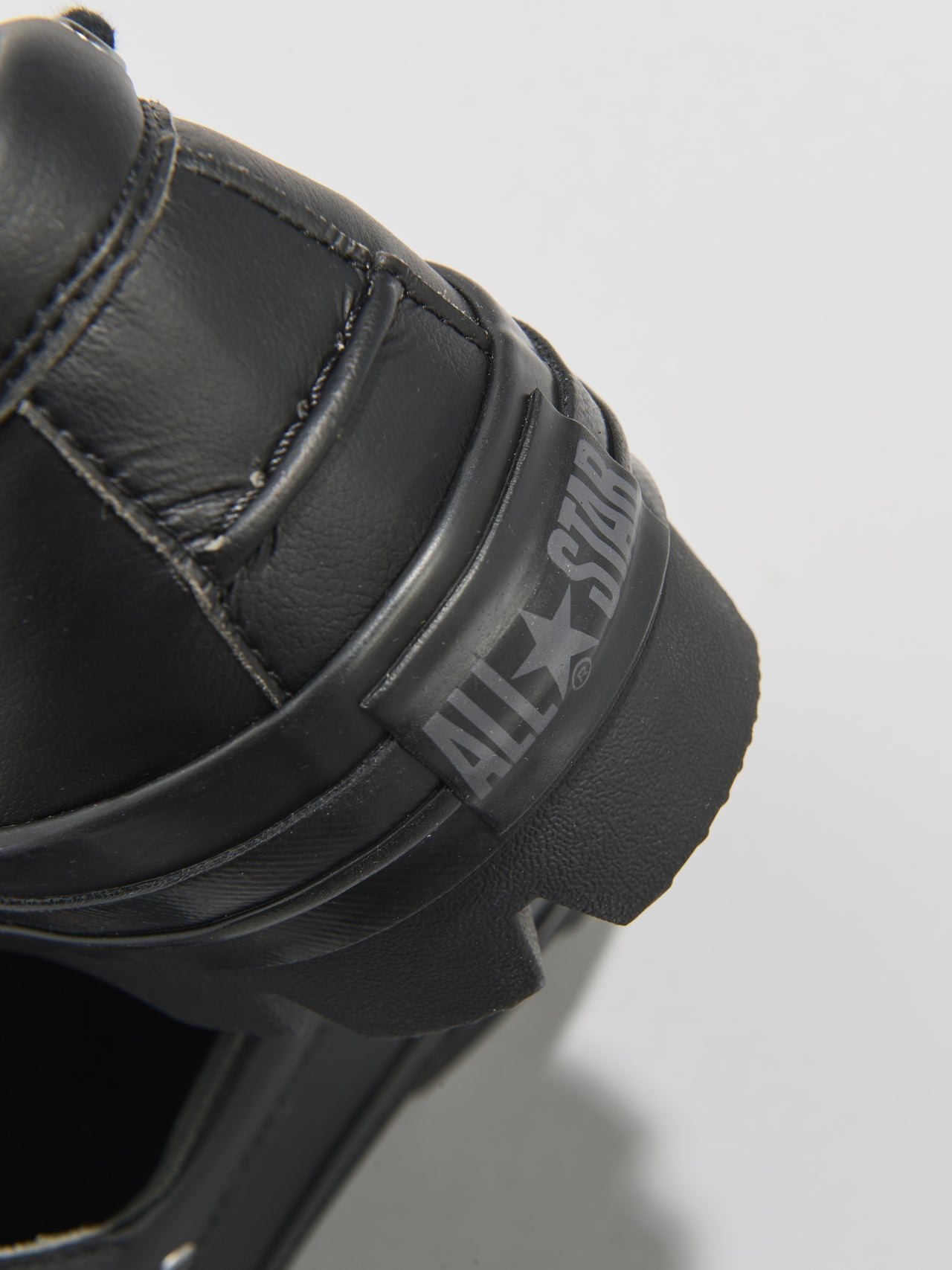 コンバースの新作スニーカーのオールスターチャンクMS OXのヒール