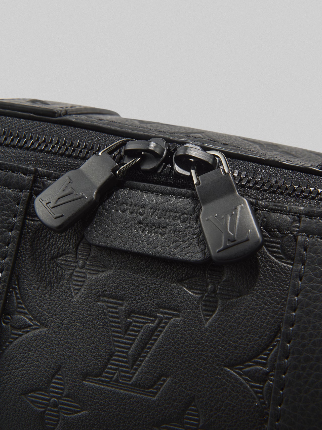 Gallery]「ルイ・ヴィトン」で10月に買うべき名作“黒レザー