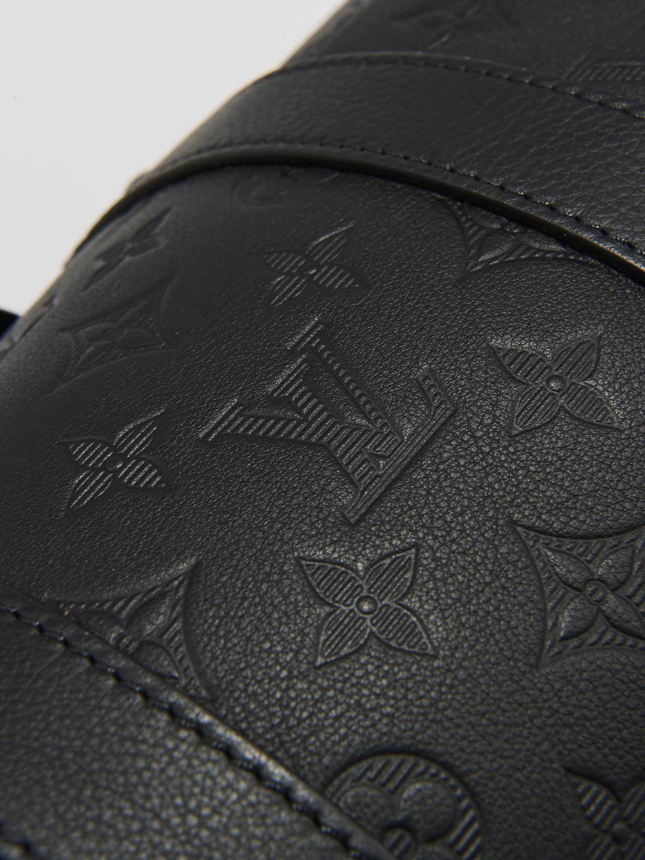 Gallery]「ルイ・ヴィトン」で10月に買うべき名作“黒レザー