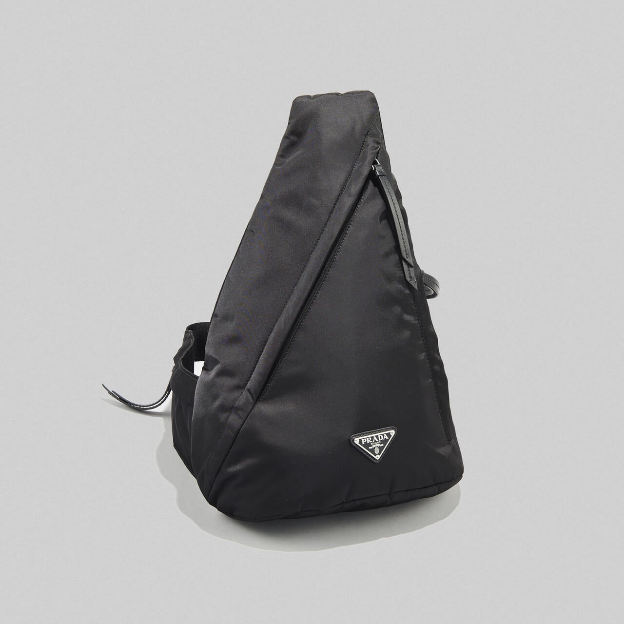プラダのRe-Nylon×レザー ワンショルダーバックパック 