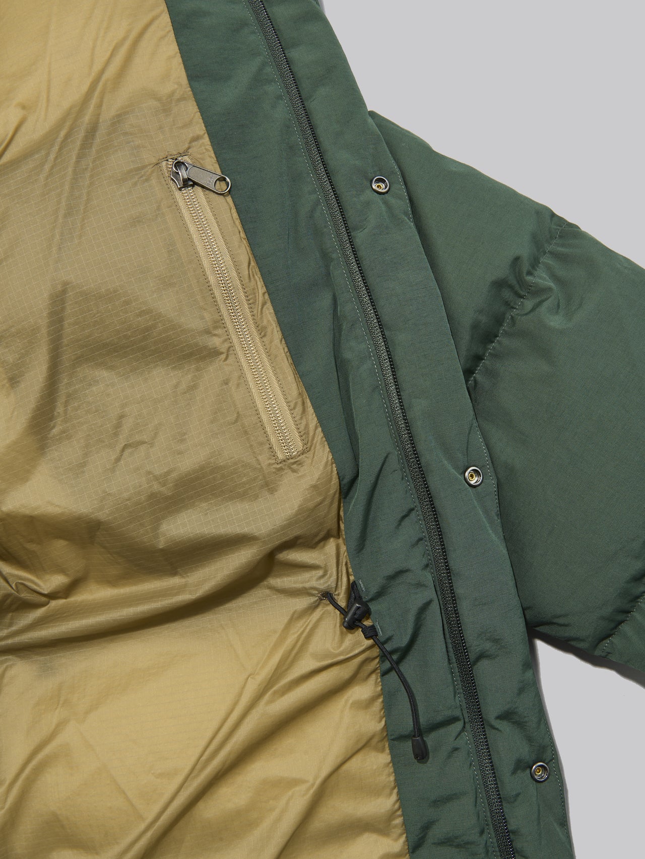 ザ・ノース・フェイスのダウン・キャンプシエラショート ジャケットの内側のポケット