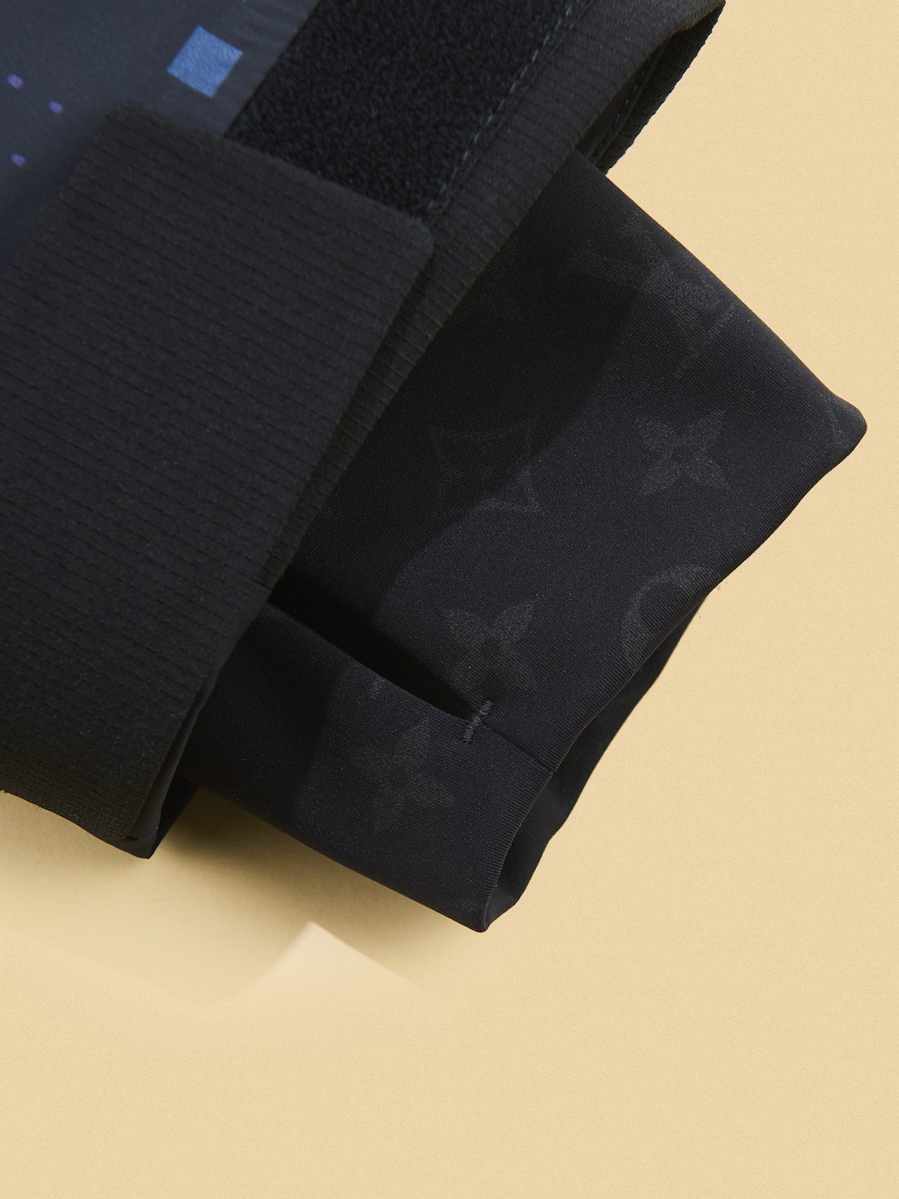 「ルイ・ヴィトン」で この冬買うべき名作ダウンジャケット/ダウン スキージャケットの袖口