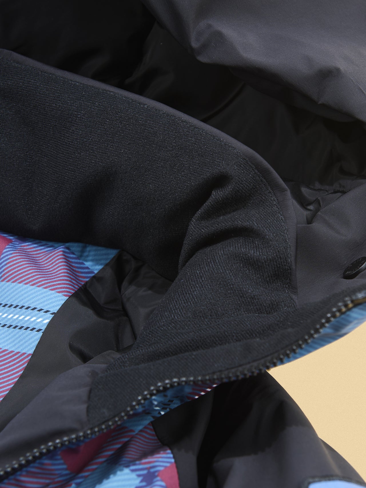 「ルイ・ヴィトン」で この冬買うべき名作ダウンジャケット/ダウン スキージャケットの首まわり