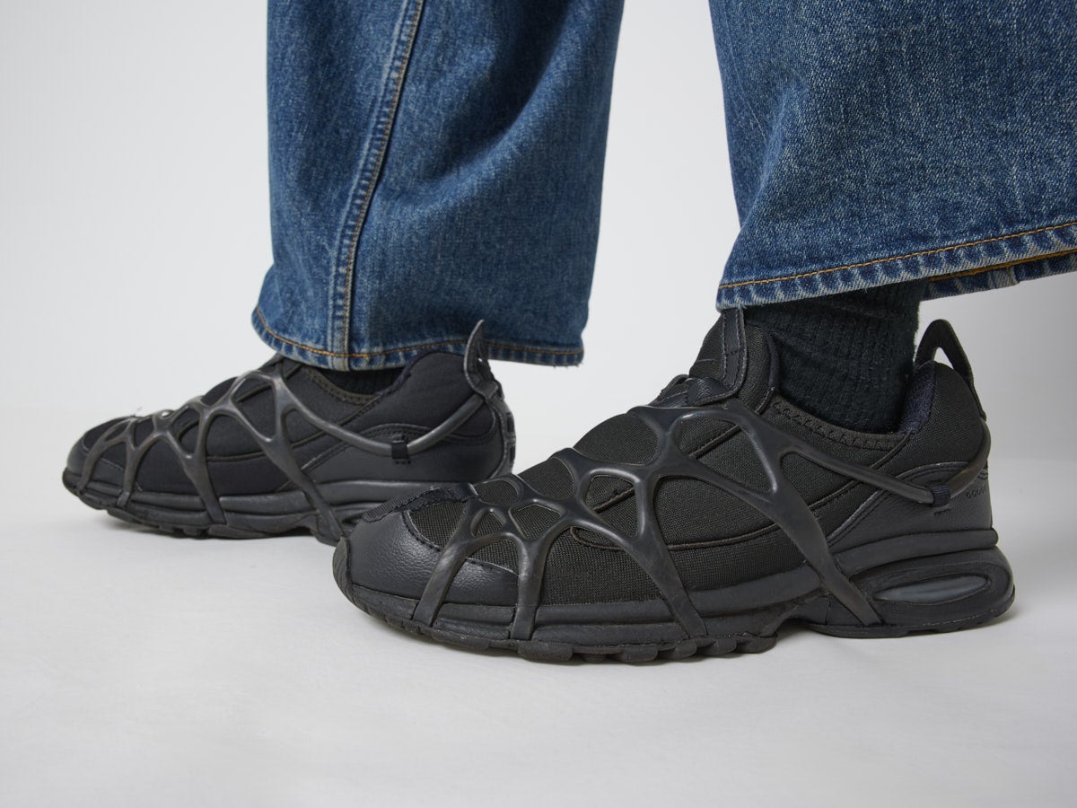 パタゴニアのシュイナード・クレスト・アップライザル・フーディの正解着こなしのナイキスニーカーのサイド