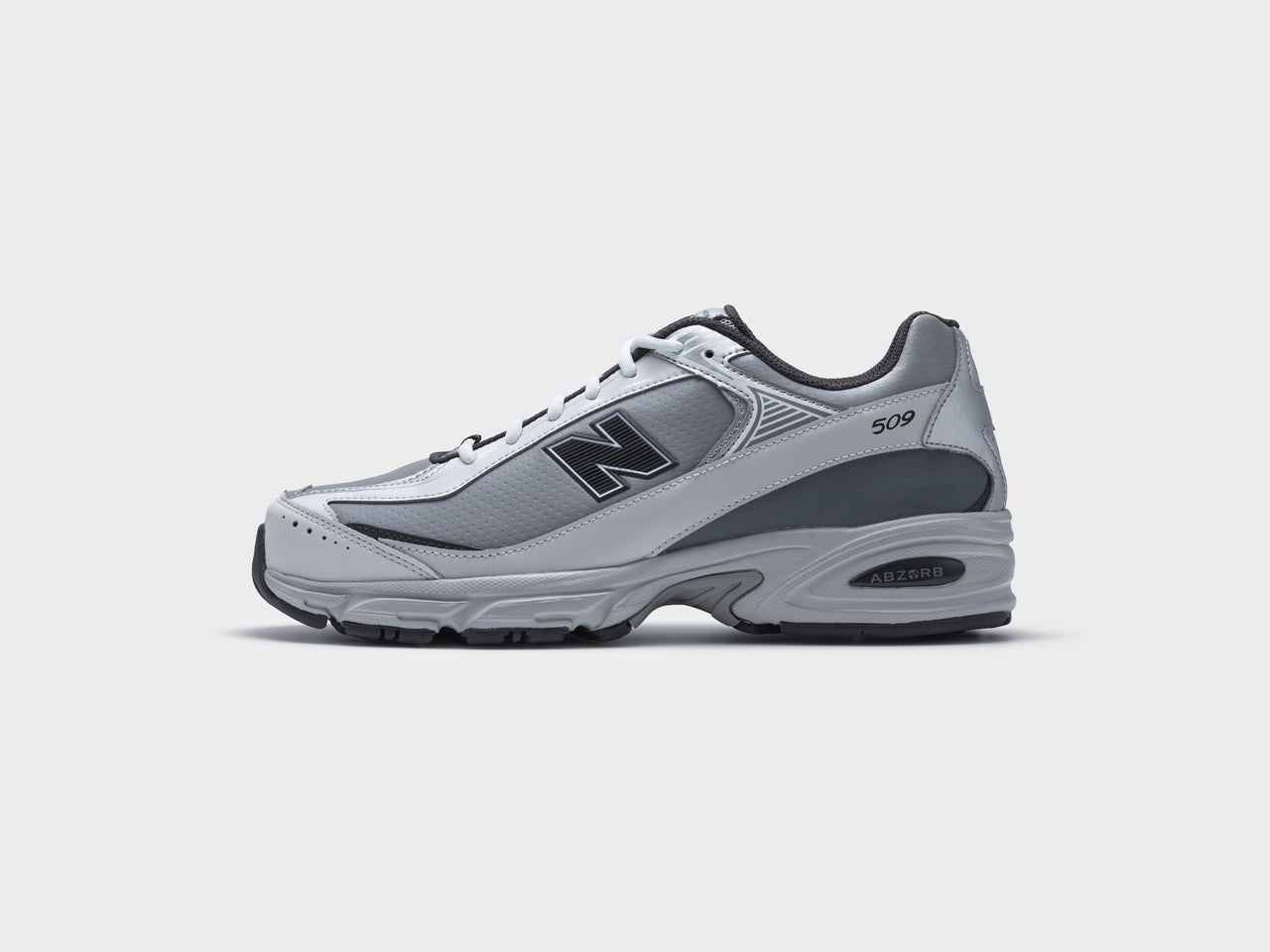 New Balance（ニューバランス） COMME des GARÇONS HOMME （コム デ ギャルソン・オム）コラボ　スニーカー　シルバー　側面