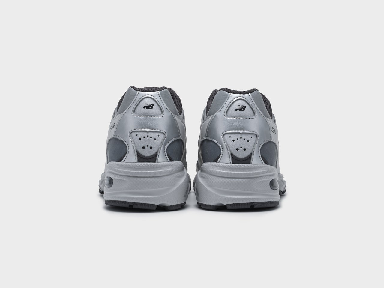 New Balance（ニューバランス） COMME des GARÇONS HOMME （コム デ ギャルソン・オム）コラボ　スニーカー　シルバー　踵