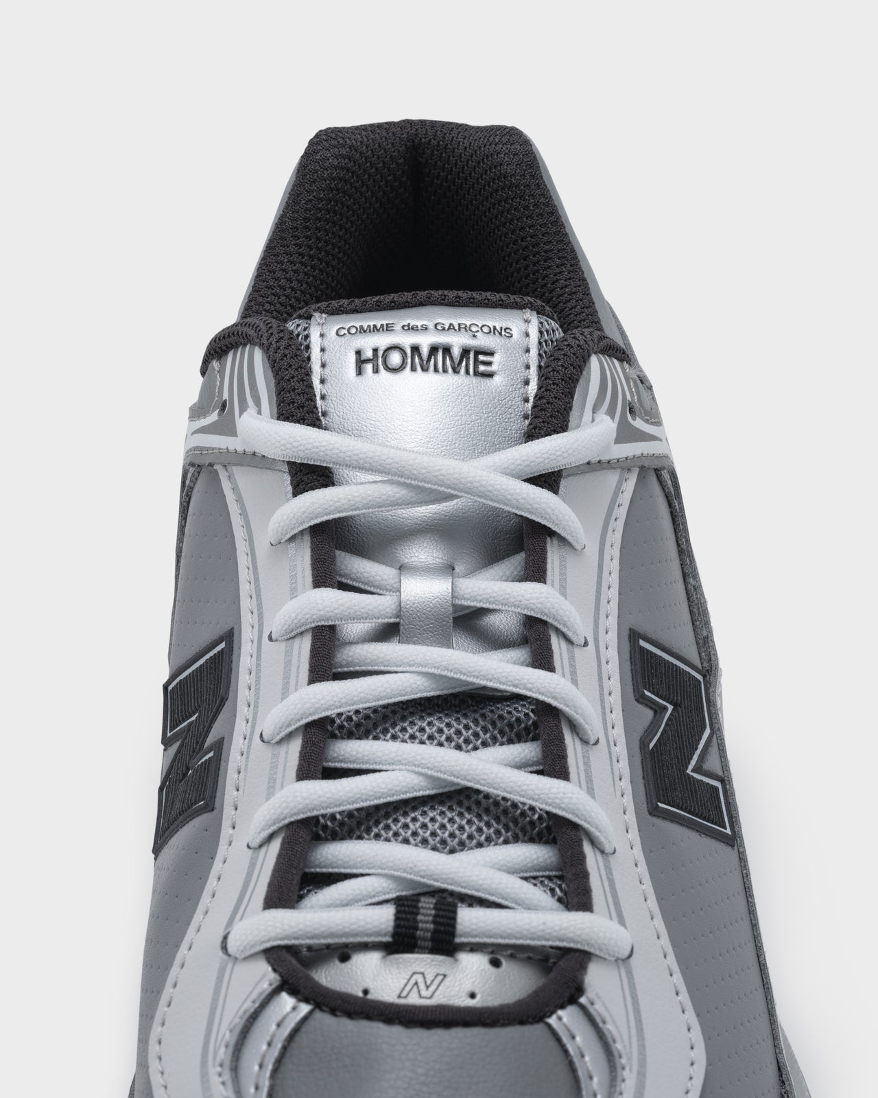 New Balance（ニューバランス） COMME des GARÇONS HOMME （コム デ ギャルソン・オム）コラボ　スニーカー　シルバー　シューレース