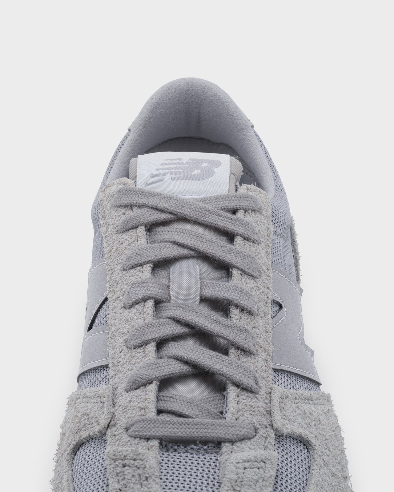 New Balance(ニューバランス)JUNYA WATANABE MAN(ジュンヤ ワタナベ マン) コラボ スニーカー グレー 正面