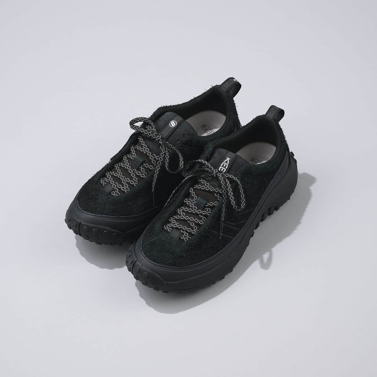 エディターが愛用するKEEN(キーン)の黒スニーカー「ケーエス ミノ」
