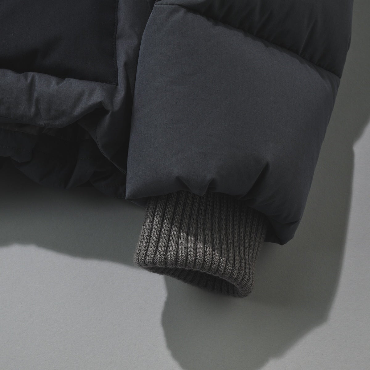 タトラスのAILANTO アイラント ダウンジャケット 袖