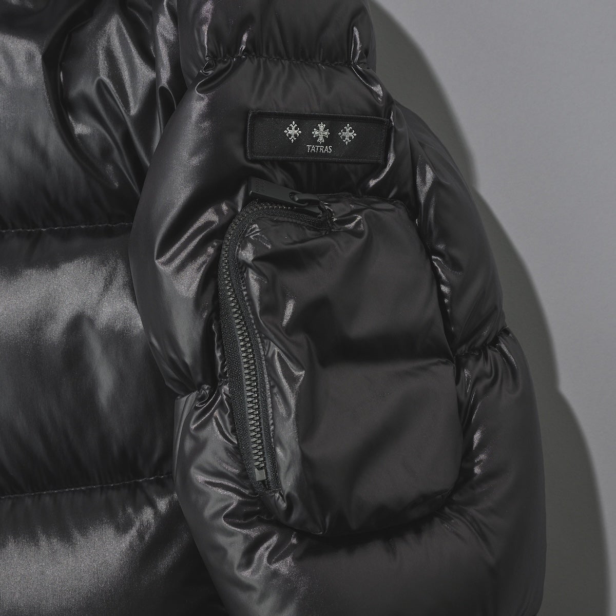 タトラスのBELBO ベルボ ダウンジャケット サイド部分