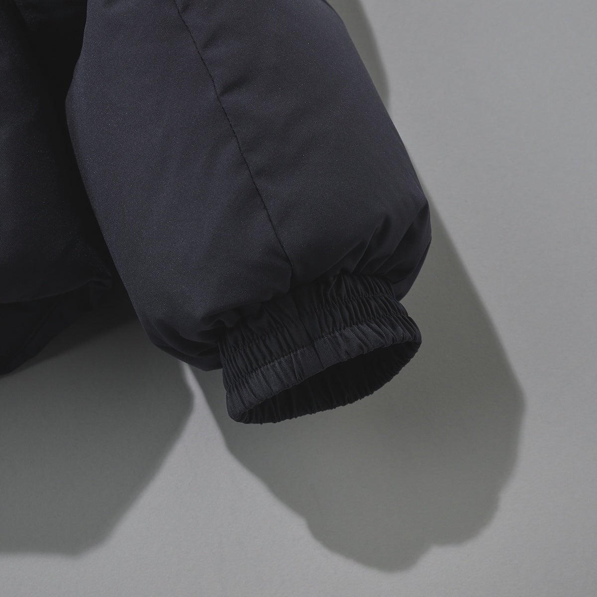 タトラスのグラミ ダウンジャケットの袖口部分