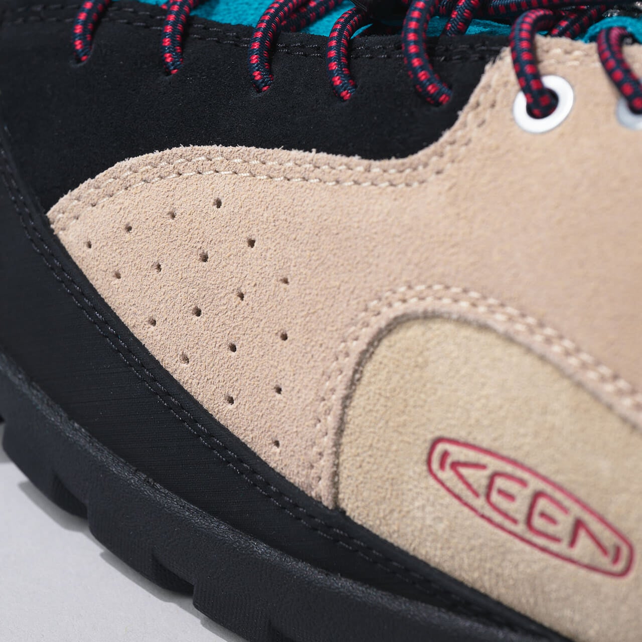 エディターが愛用するKEEN(キーン)のスニーカー「ジャスパー ロックス エスピー」の素材感