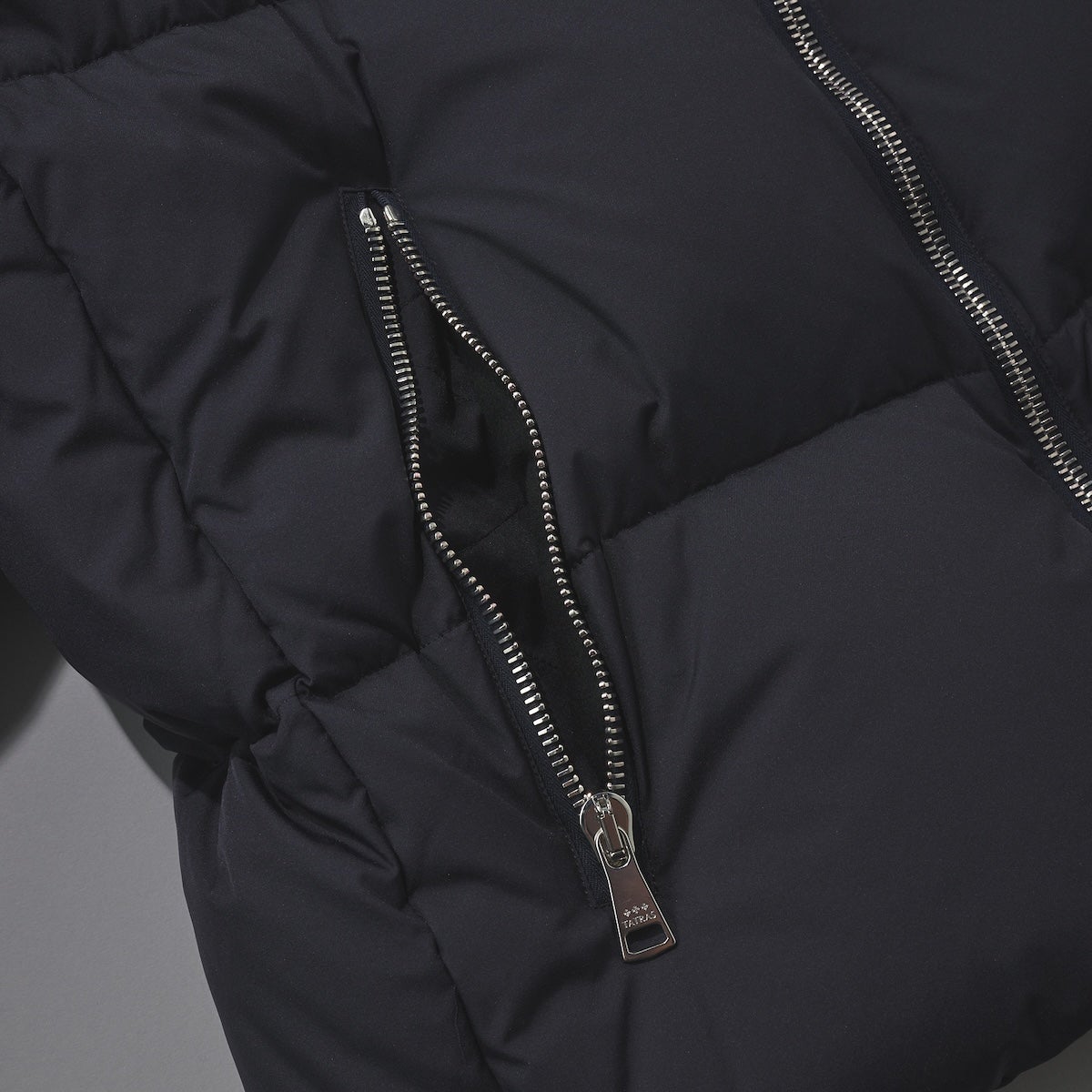 タトラスのグラミ ダウンジャケットのポケット