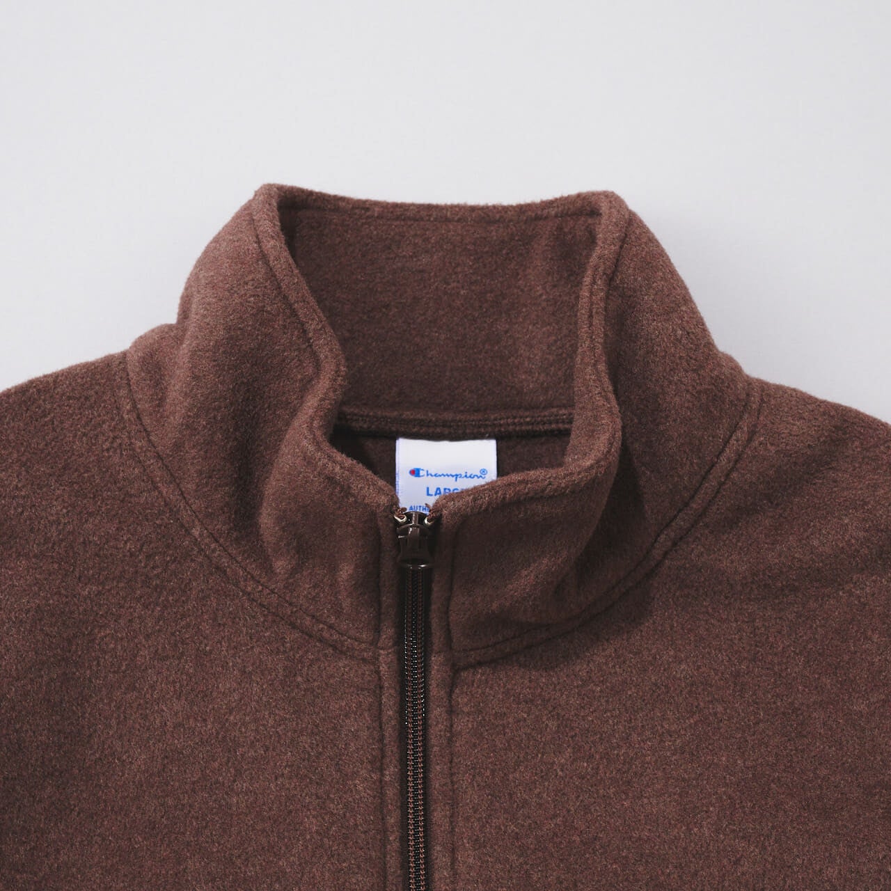 チャンピオンとビームスのコラボフリースジャケットのスタンドカラー