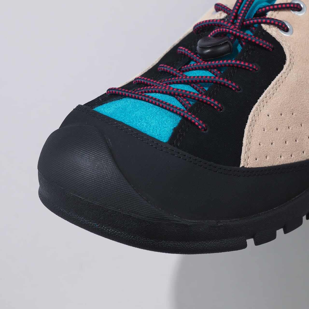 エディターが愛用するKEEN(キーン)のスニーカー「ジャスパー ロックス エスピー」のトゥ