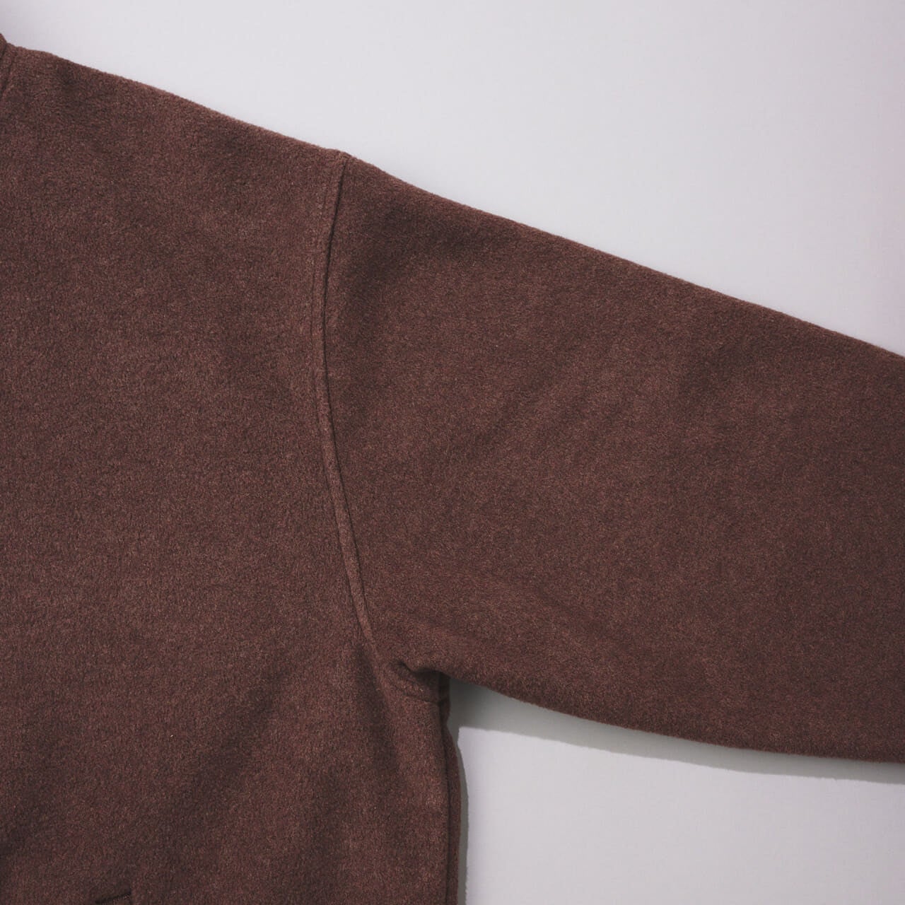 チャンピオンとビームスのコラボフリースジャケットのスリーブ