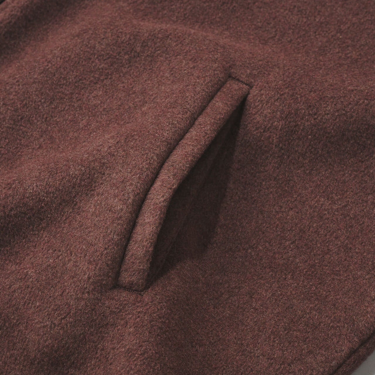 チャンピオンとビームスのコラボフリースジャケットのポケット