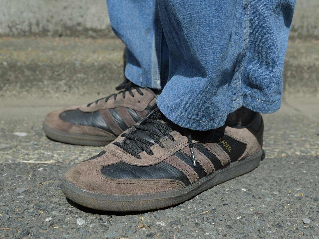 アディダス オリジナルスの愛用コラボ スニーカー/Kader Sylla Samba ADV