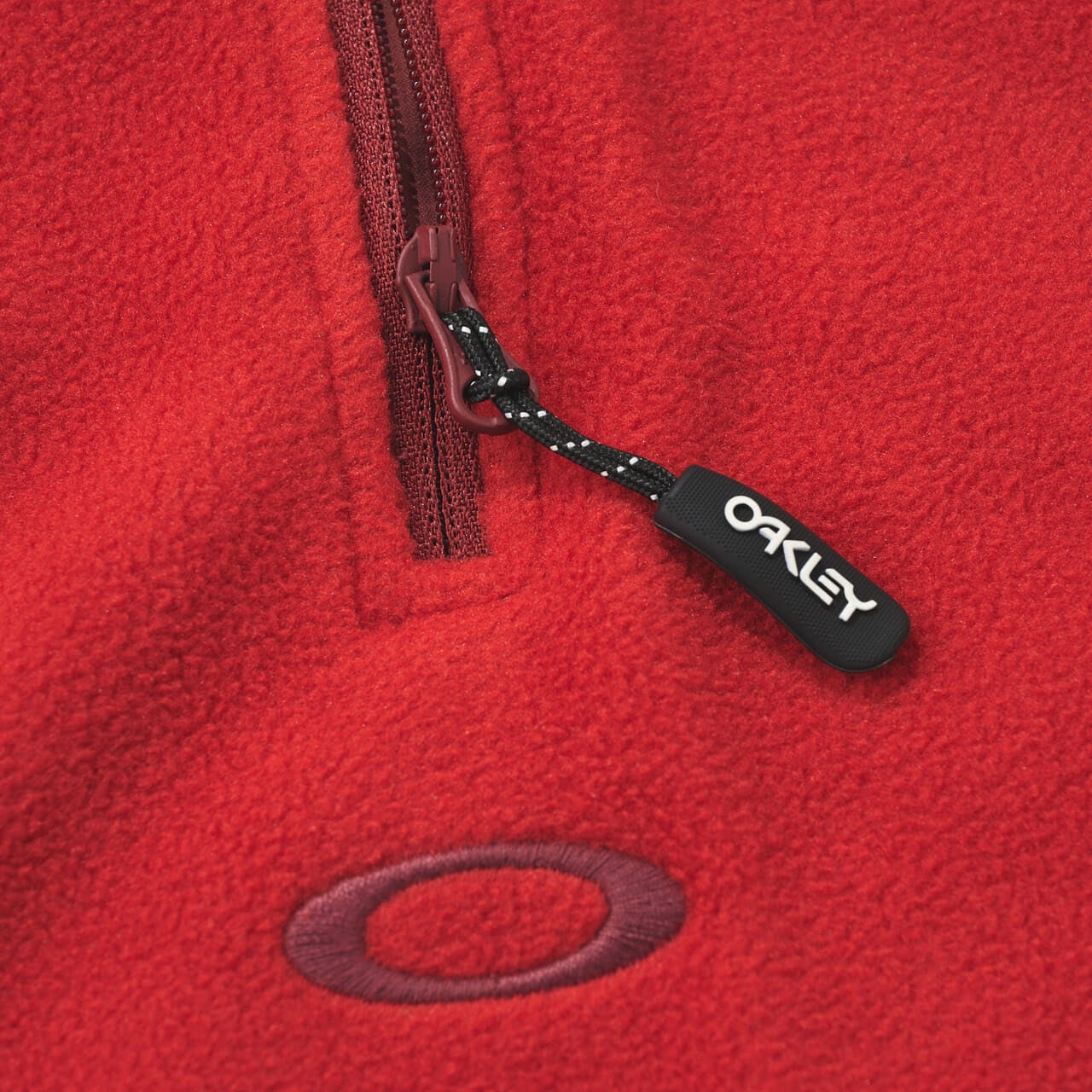 オークリーの新作フリース/Butter Tech Fleeceを試着&本音レビューのフロントロゴ