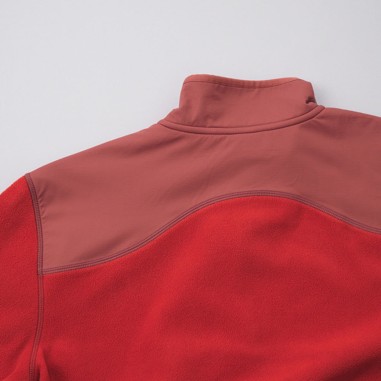 オークリーの新作フリース/Butter Tech Fleeceを試着&本音レビューの背面切り替え