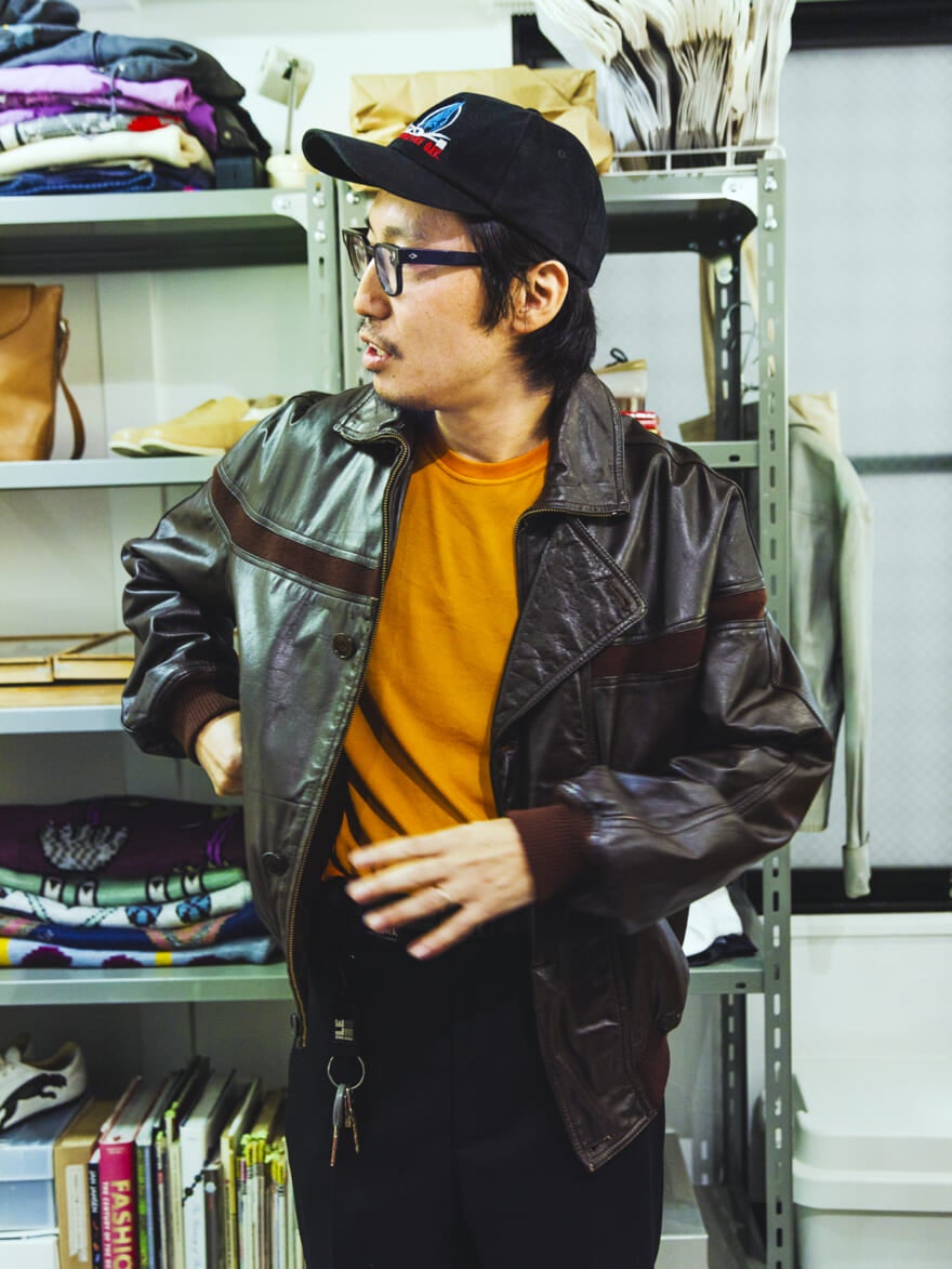 レザーアウターを着るスタイリスト泉さん