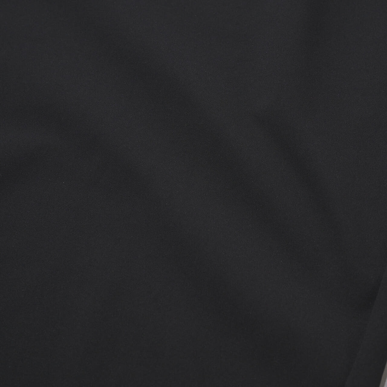 ルルレモンの新作パンツのDaydriftリラックスフィットプリーツトラウザーを試着＆本音レビューの生地感