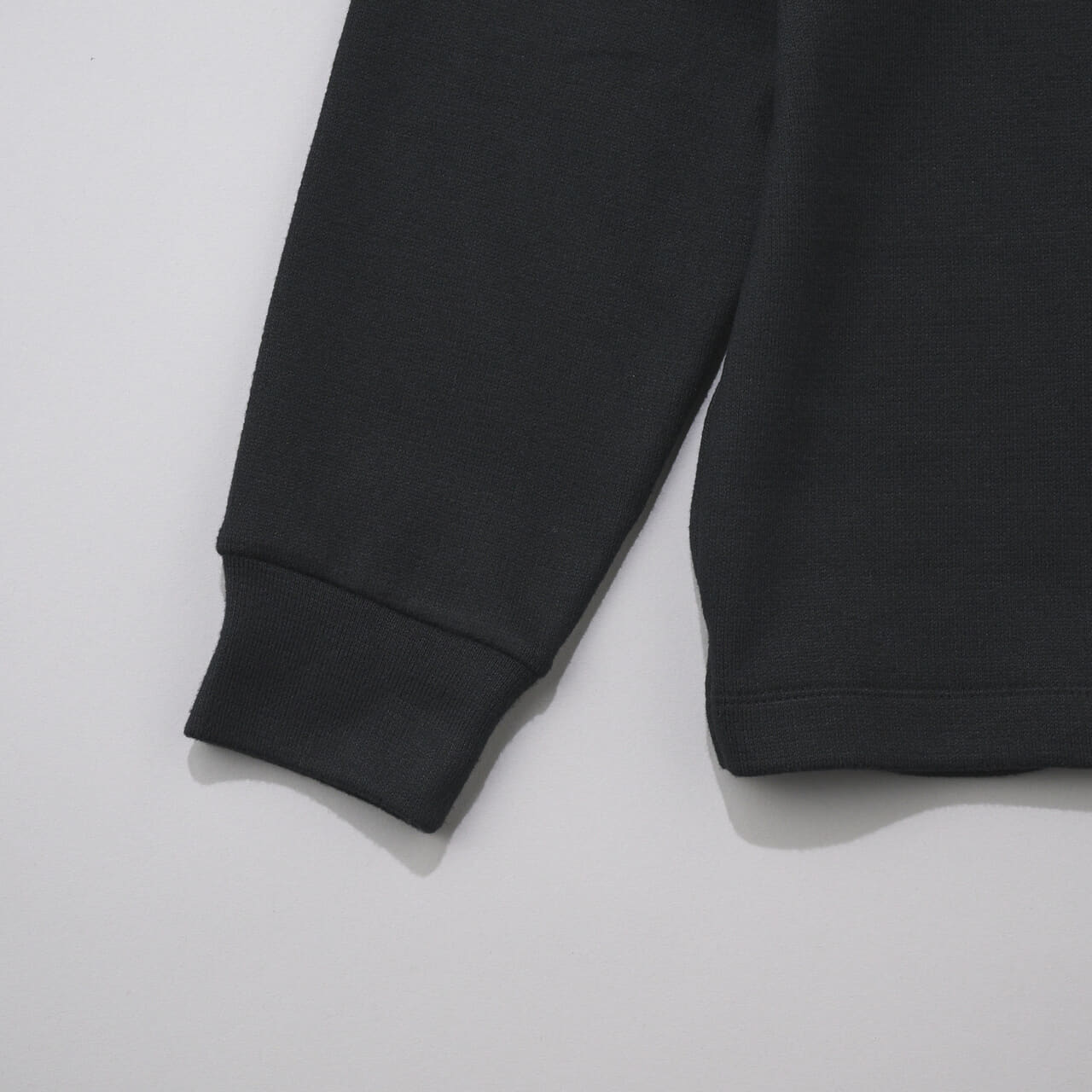 ユニクロの新作フリースのソフトニットフリースクルーネックTの袖