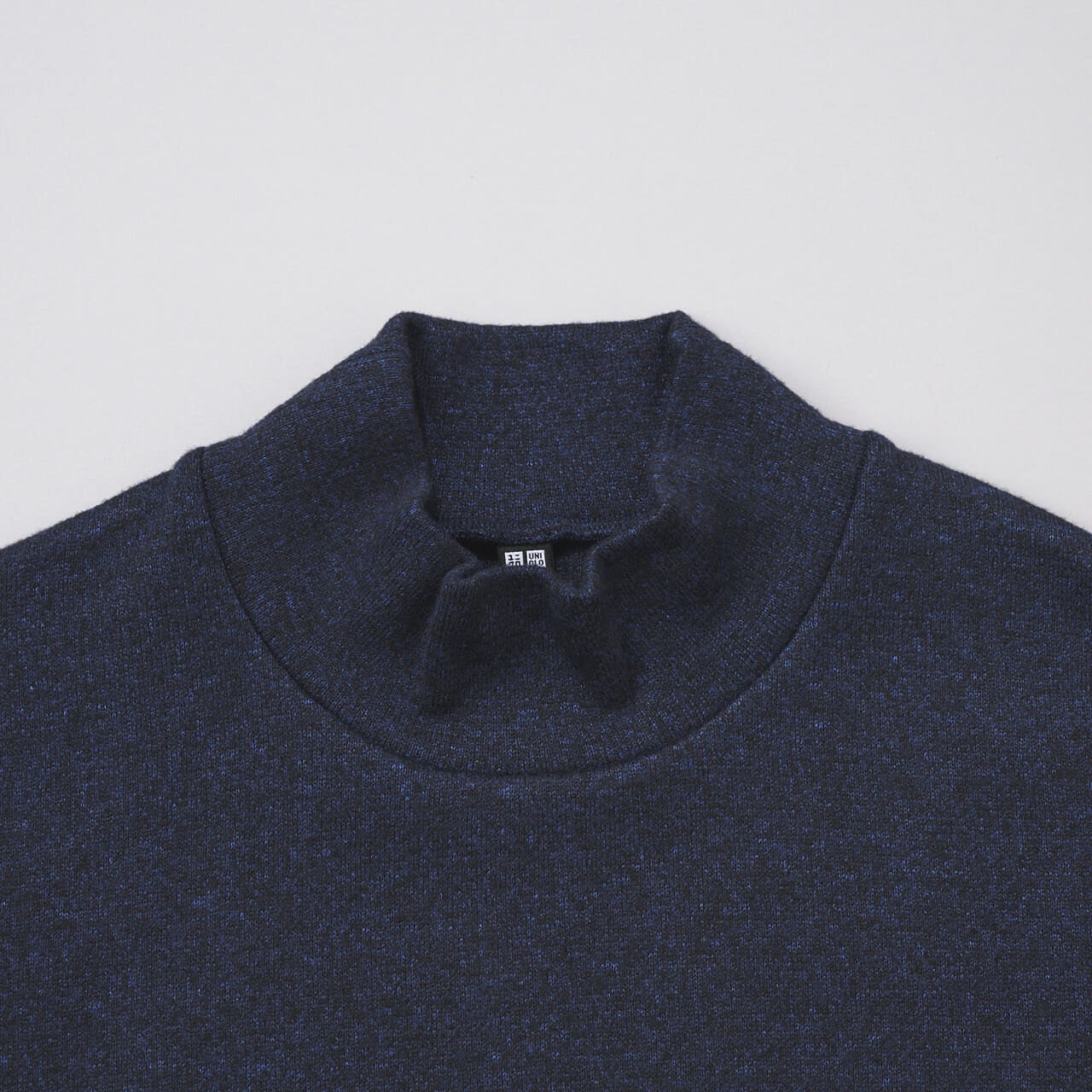 ユニクロの新作フリースのソフトニットフリースモックネックTのネック