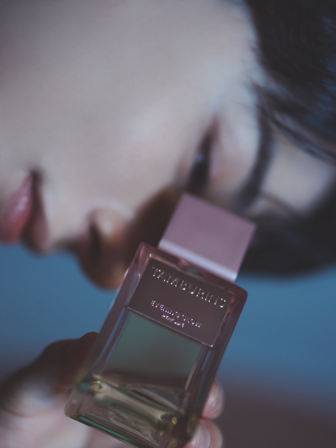 タンバリンズの香水「イブニング・グロー」とよしあきさん