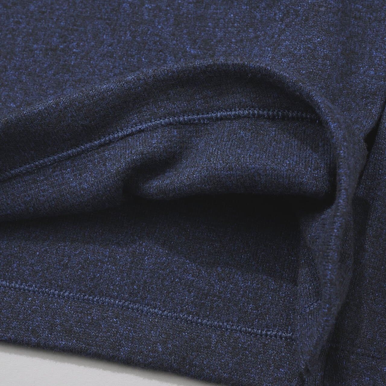 ユニクロの新作フリースのソフトニットフリースモックネックTの裏地