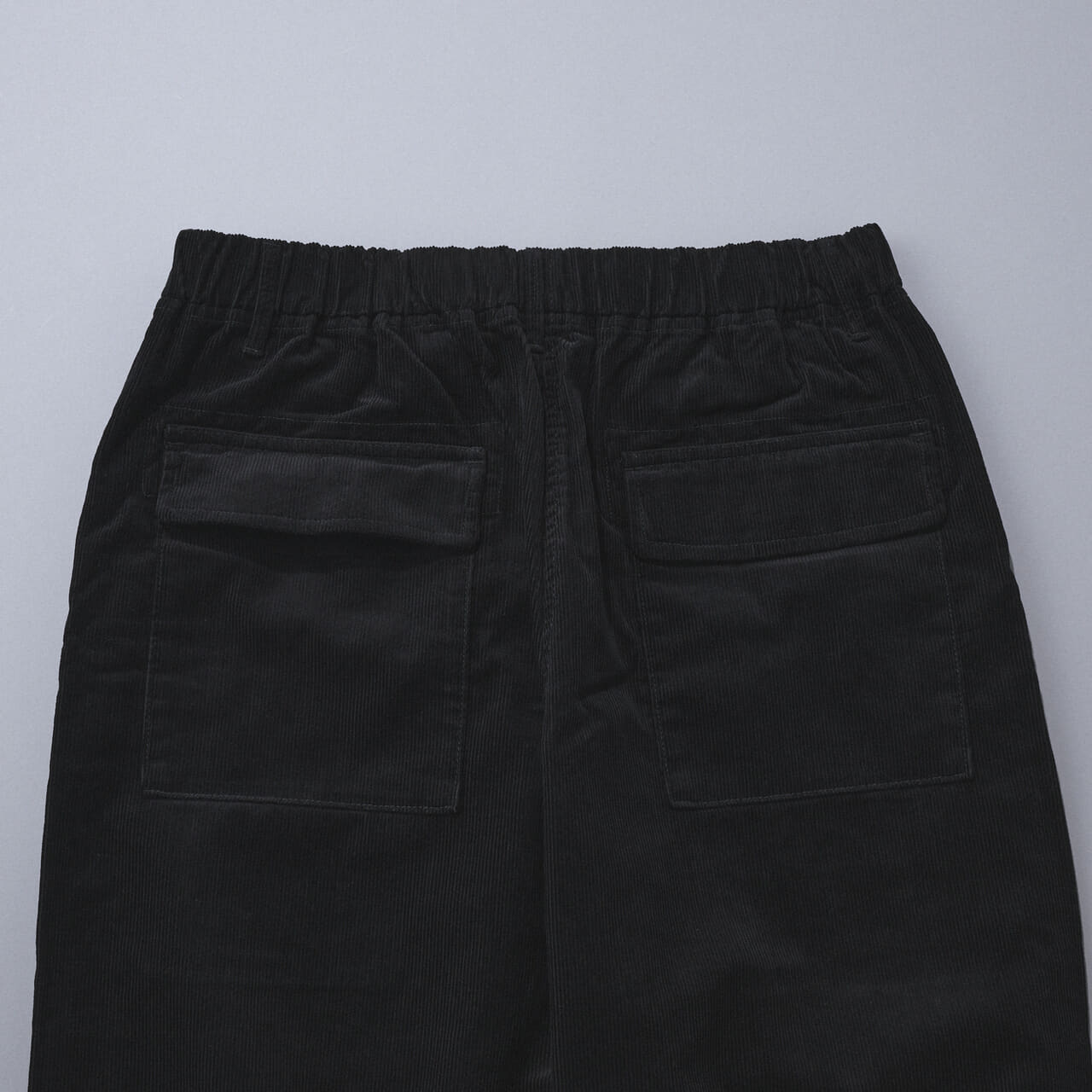 エディターが買ってよかったユニクロユーの愛用パンツ/コーデュロイユーティリティパンツのバックポケット