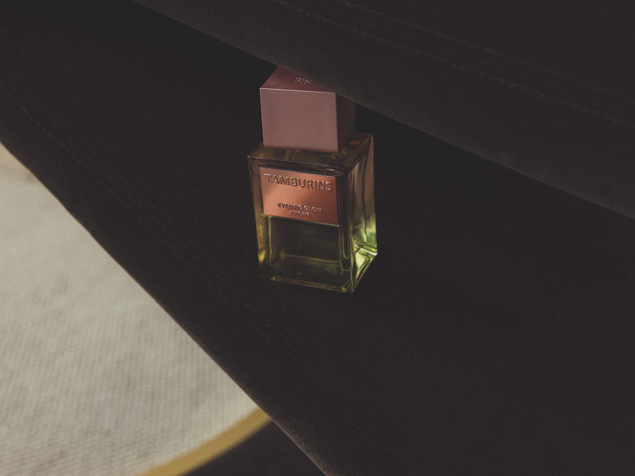 タンバリンズの香水「イブニング・グロー」のボトル