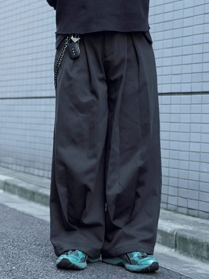 アシックス スニーカー パンツ