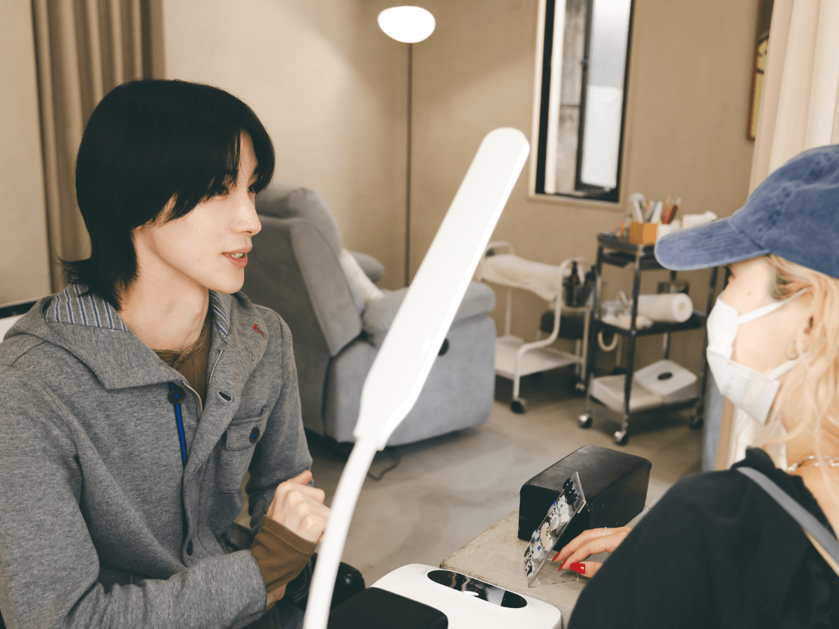 ネイルサロン体験 カウンセリングをしている様子