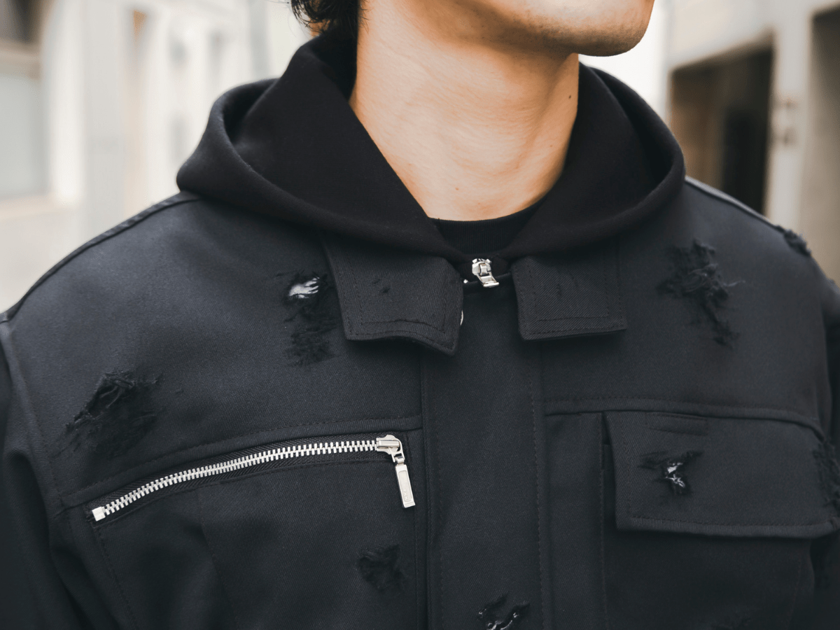 mitsuo hair・與座翼さんの冬スタイル 上半身の襟元