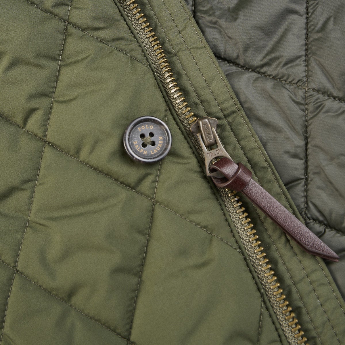 ポロ ラルフ ローレンのキルテッド カー コートのジップ寄り