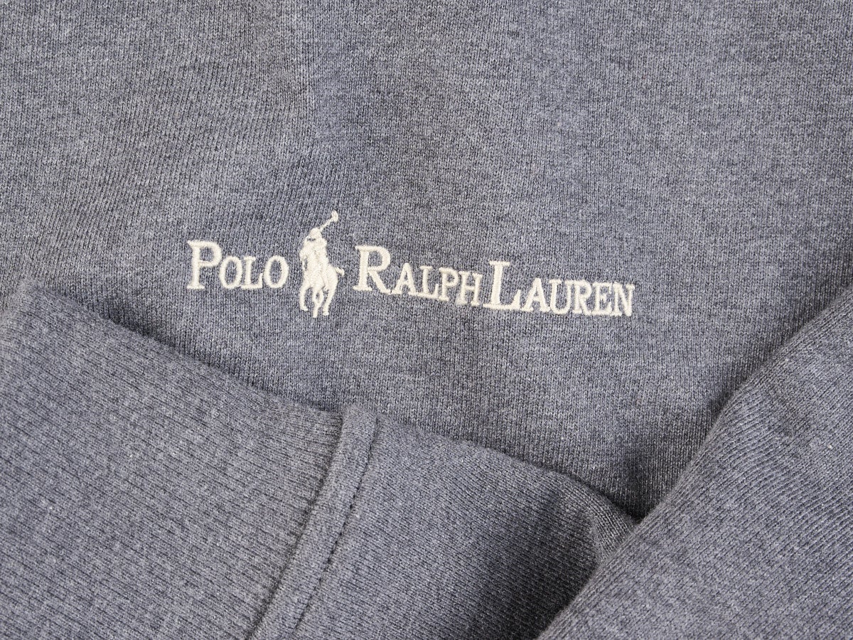 ポロ ラルフ ローレンのリラックス フィット ロゴ フリース スウェットシャツのロゴ寄り２