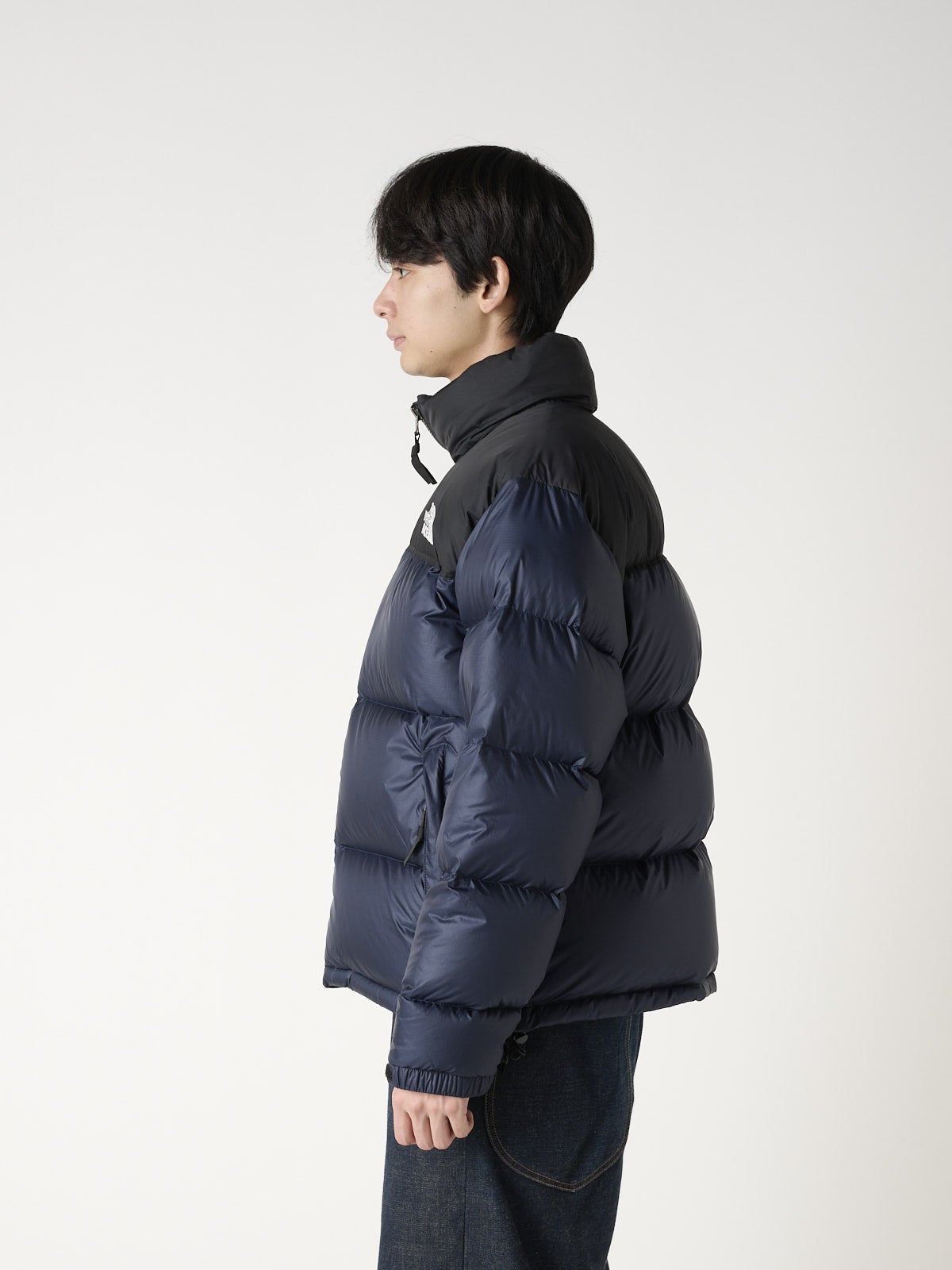 ザ・ノース・フェイスのヌプシジャケット ダウンジャケットの着用のサイド