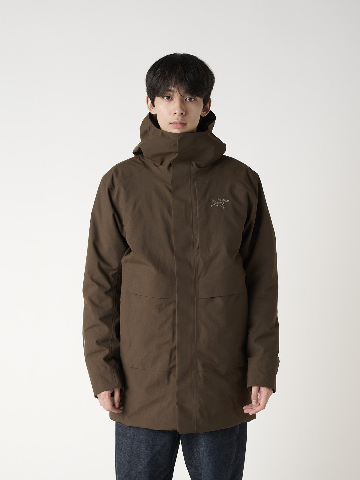 アークテリクスのサーミー ダウンパーカの着用