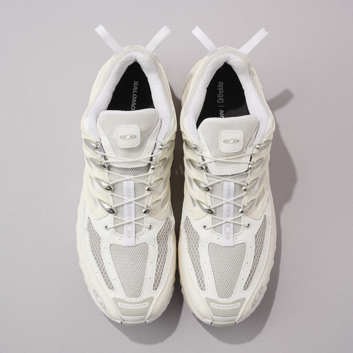 サロモンの白スニーカーACS PRO 全体