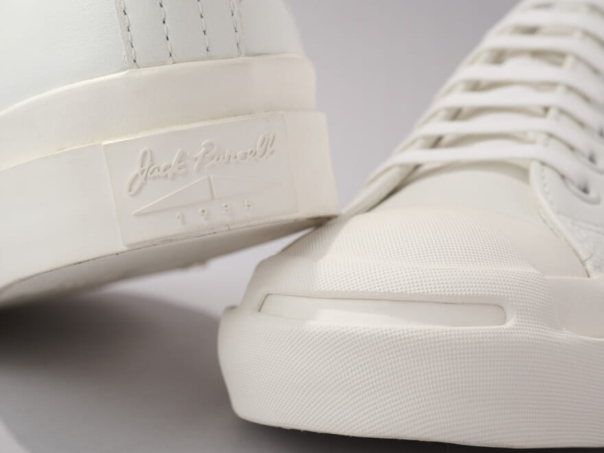 コンバースの白スニーカー／LEATHER JACK PURAELL 1935のトゥとヒールパッチ