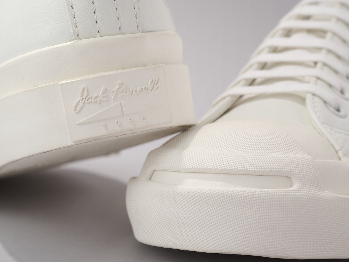 コンバースの白スニーカー/LEATHER JACK PURAELL 1935のトゥとヒールパッチ
