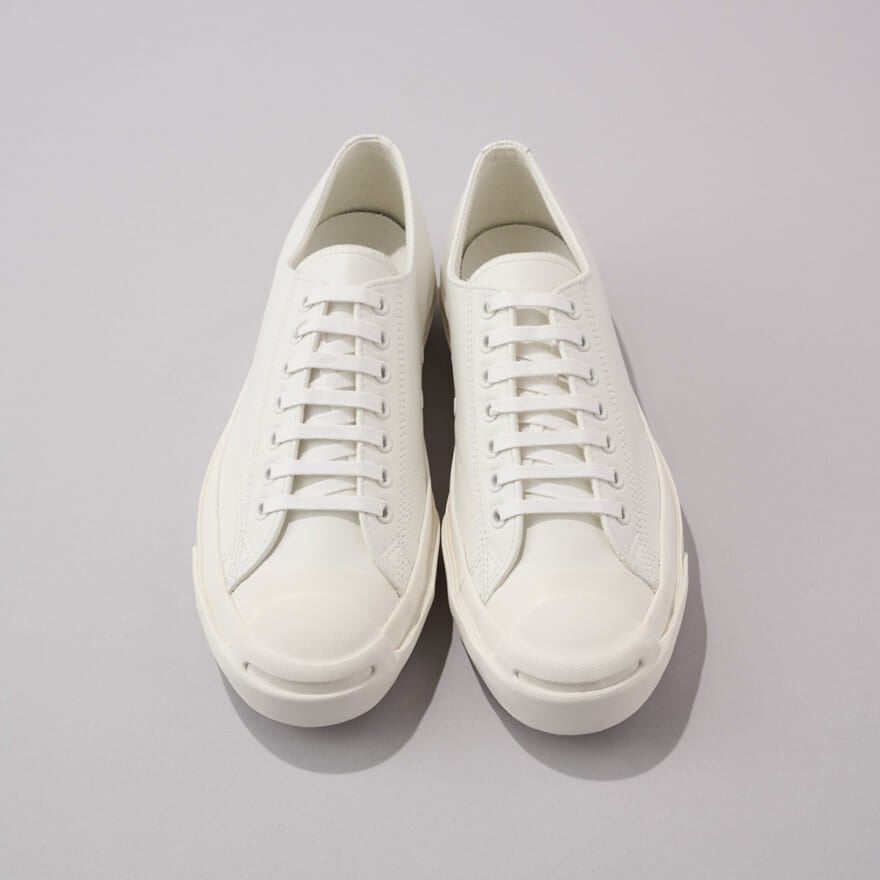 コンバースの白スニーカー／LEATHER JACK PURAELL 1935の俯瞰