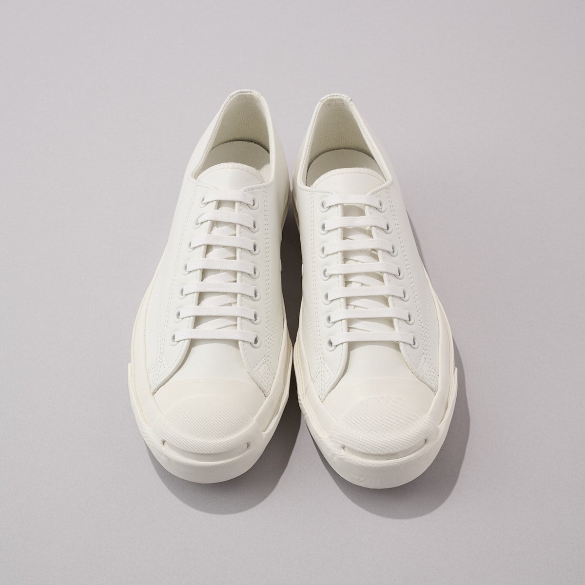 コンバースの白スニーカー/LEATHER JACK PURAELL 1935の俯瞰