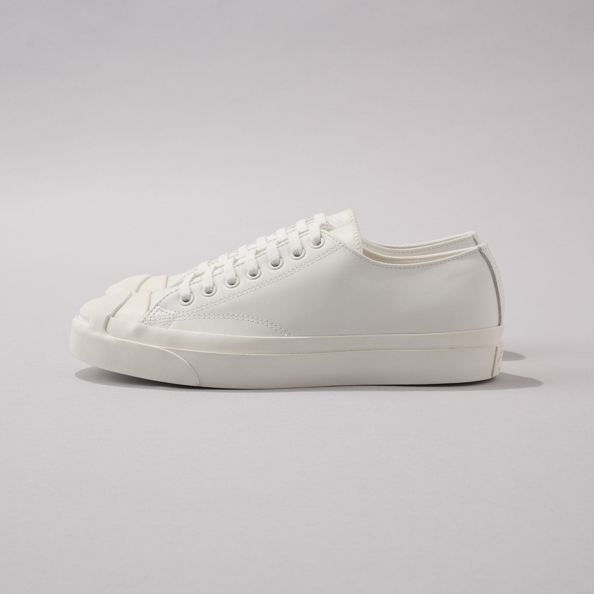 コンバースの白スニーカー/LEATHER JACK PURAELL 1935のサイド