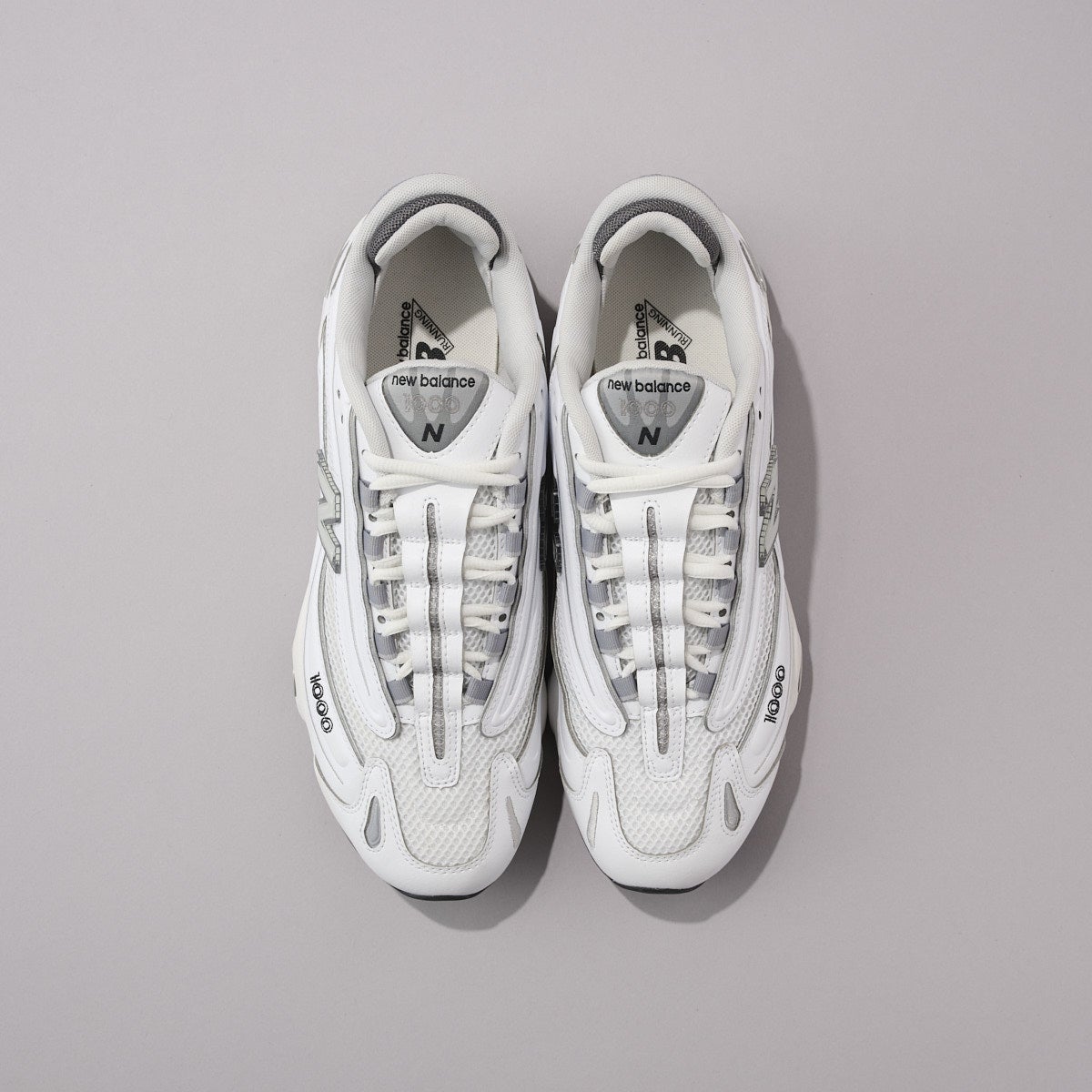 ニューバランスの新作白スニーカーM1000D