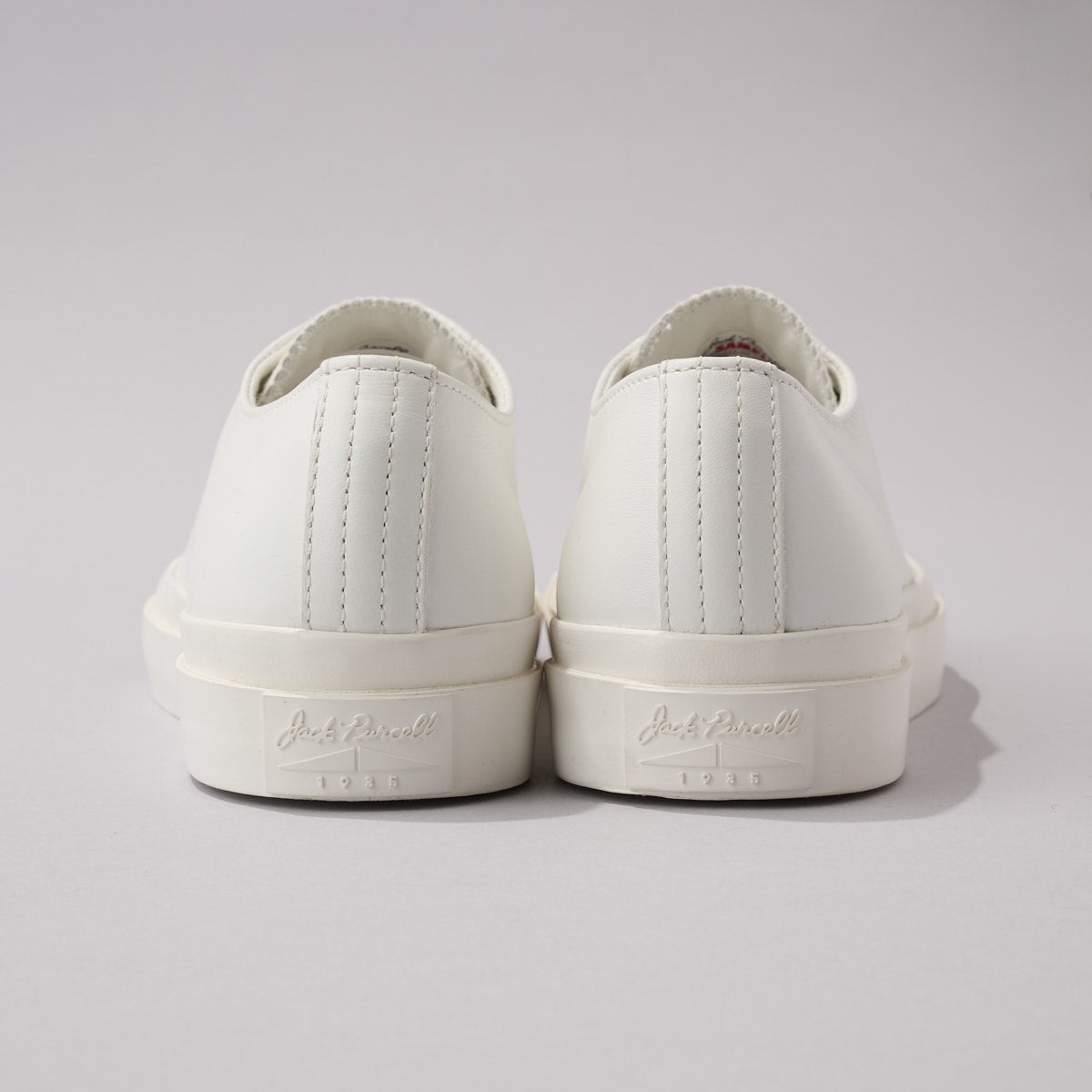 コンバースの白スニーカー/LEATHER JACK PURAELL 1935のヒール