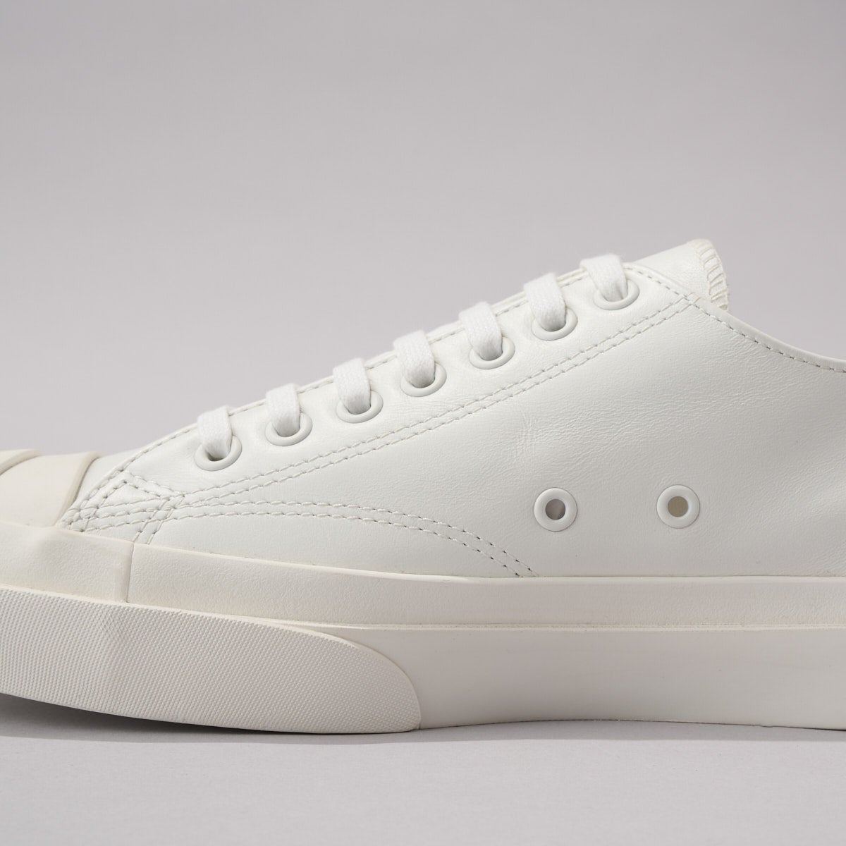 コンバースの白スニーカー/LEATHER JACK PURAELL 1935のサイドの通気口