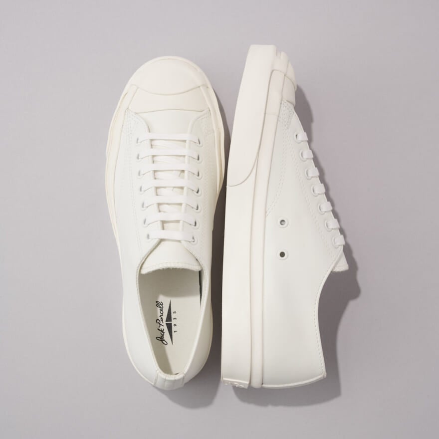 コンバースの白スニーカー／LEATHER JACK PURAELL 1935の俯瞰２